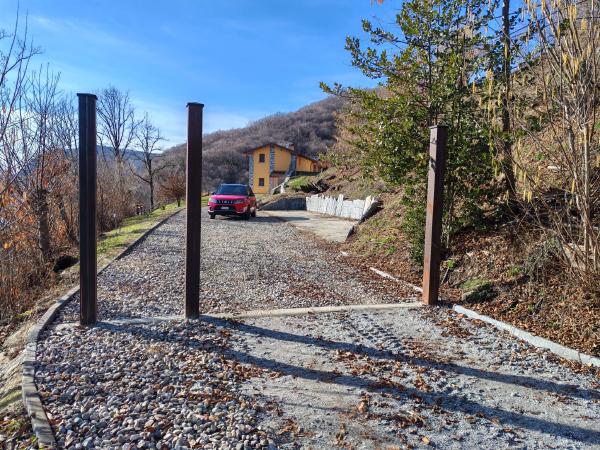 Arrival at the gate of the Crandola holiday home