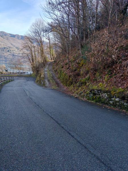 Turn-off of the driveway to Crandola