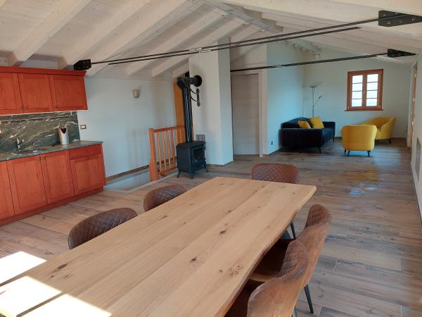 Cosy eat-in kitchen in the Crandola holiday home
