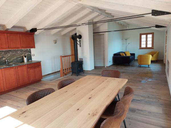 Living room with wood details – Crandola holiday home