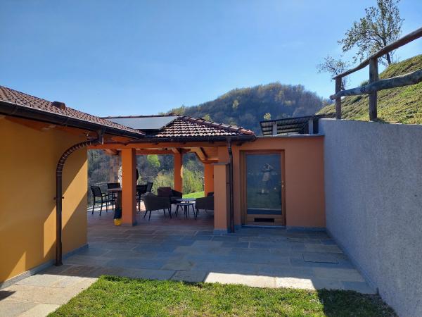 Garden of the Crandola holiday home surrounded by nature