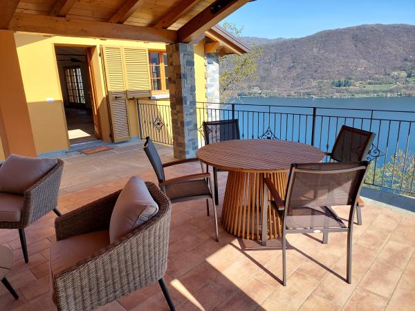 Pergola in the outdoor area of the Crandola holiday home