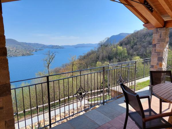 Pergola with seating at the Crandola holiday home